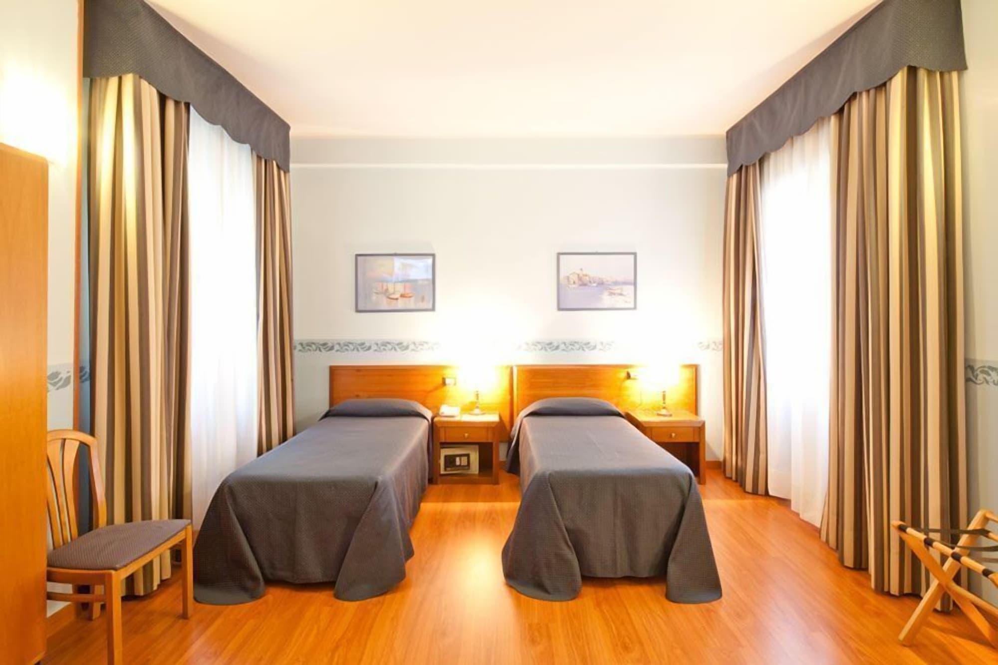 Hotel Terminus & Plaza Pisa Oda fotoğraf